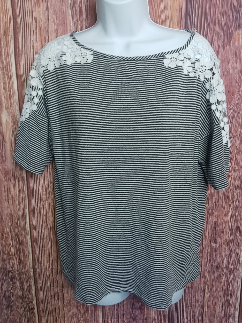 Papermoon black and white stripped crochet lace shoulder size XL